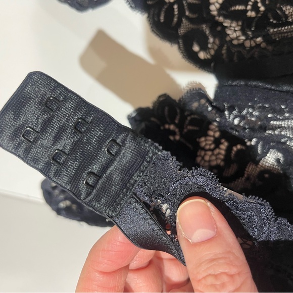 NWOT HANRO Black Lace Soft-Cup Bra — Size 70D (32D US) - Picture 5 of 11